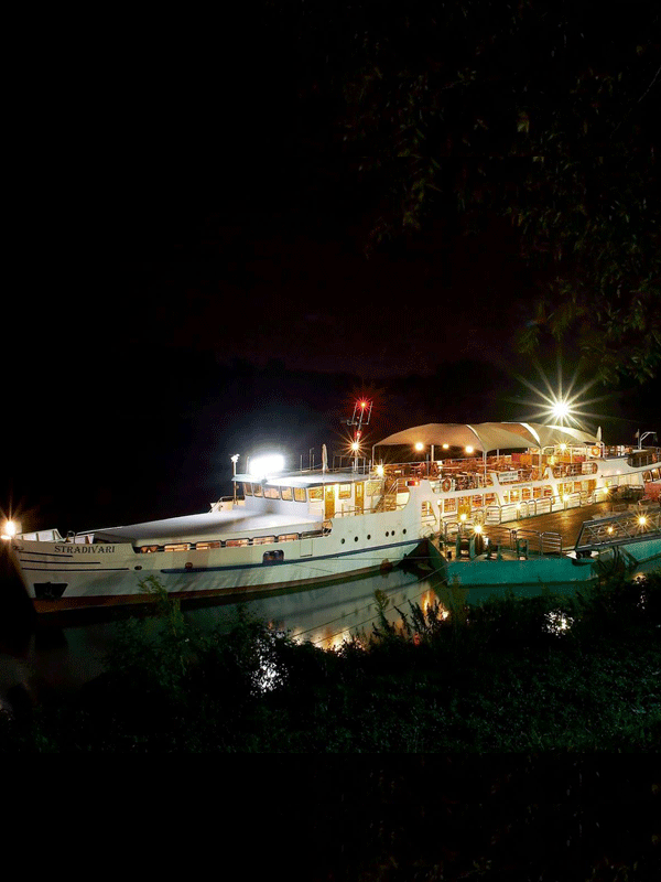 River trips, lunches and dinners aboard the Stradivari Motorboat