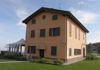 La Riserva, outside