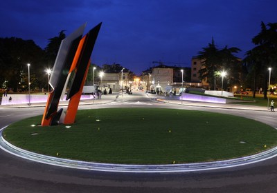 The sculpture by Marco Gerra
