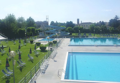 Le Piscine sport centre, outdoor pools