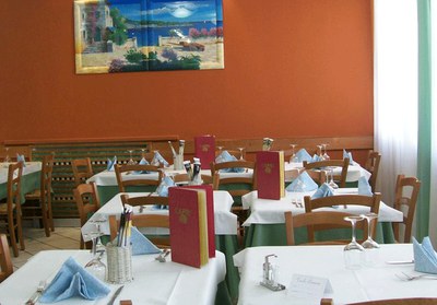 Ristorante Pizzeria Capri, tables set