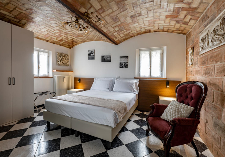 Due Maestà Home, bedroom