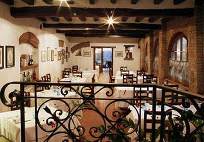 Primaopoi restaurant, inside