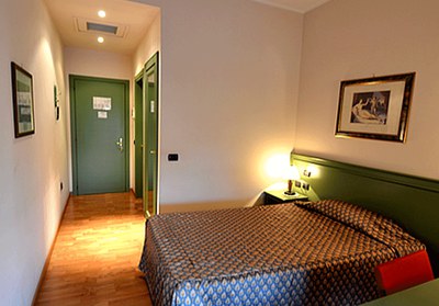 Sun Hotel, room