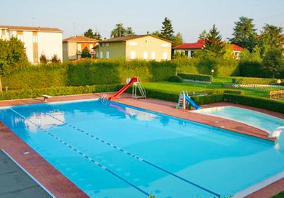 Il Sesamo outdoor swimming pool image