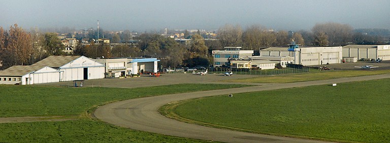 Reggio Airport, runway