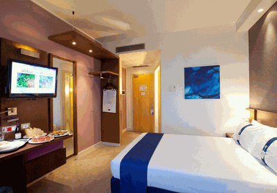 Holyday Inn Express, room