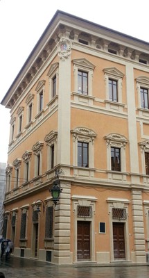 Reggio Emilia - Palazzo Bussetti restaurato - esterno2