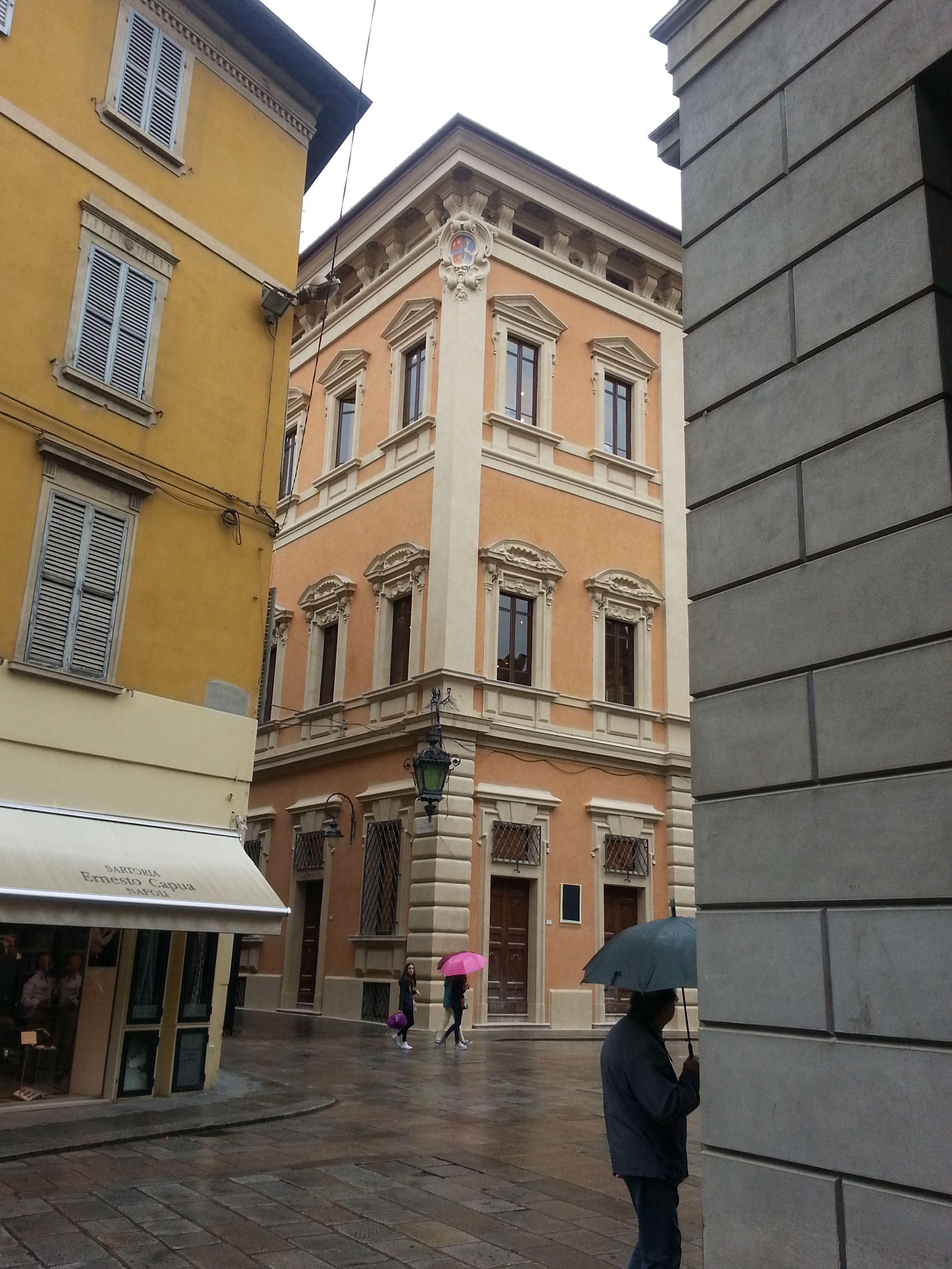 Reggio Emilia - Palazzo Bussetti restaurato - esterno3
