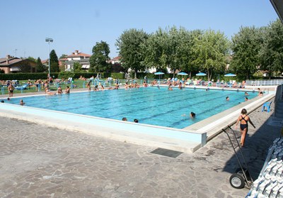 Immagine piscina Komodo Boretto scoperta