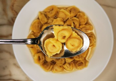 Cappelletti in brodo