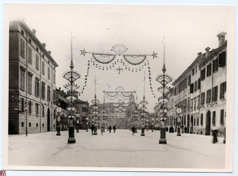 Corso Garibaldi  Addobbi per la festa della Ghiara. - 1896 .jpg