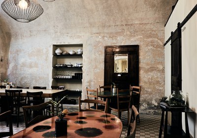 Locale situato nel centro storico di Reggio Emilia. Il fondamento di Casa delle Sementi è il recupero. Il recupero dei sapori veri. Il recupero dei cocktail storici.