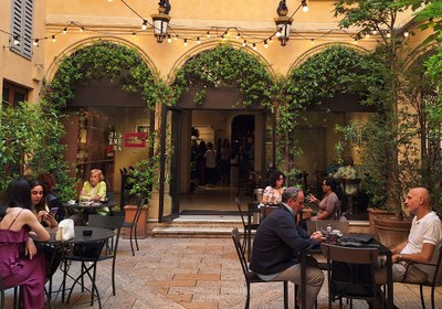 Ristorante che unisce proposte tradizionali a piatti più particolari e di ampio respiro situato nel centro storico di Reggio Emilia.