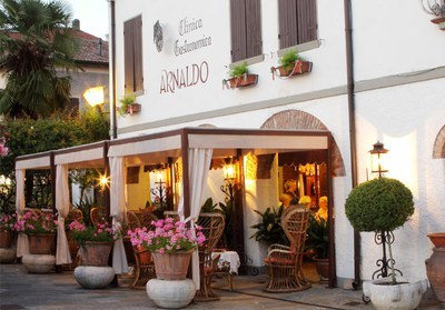 Ristorante dove la tradizionale gastronomia emiliana è altamente rappresentata. In antica posteria degli inizi del 1400. Anche Hotel***