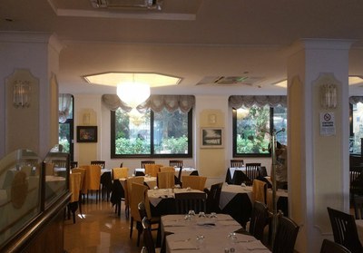 Piatti tipici tradizionali: tortelli d'erbette o zucca, cappelletti in brodo, un sofisticato risotto ai funghi porcini. Grigliate di carne, tagliata di manzo o filetto, menù di pesce e dolci rigorosamente fatti in casa.