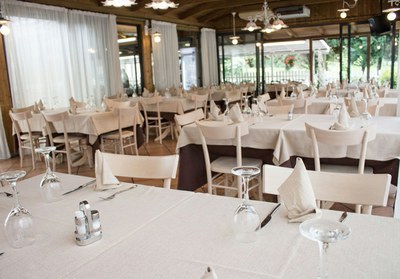 Santo Stefano è un ristorante pizzeria con cucina tipica reggiana ma anche piatti di mare e di terra.
