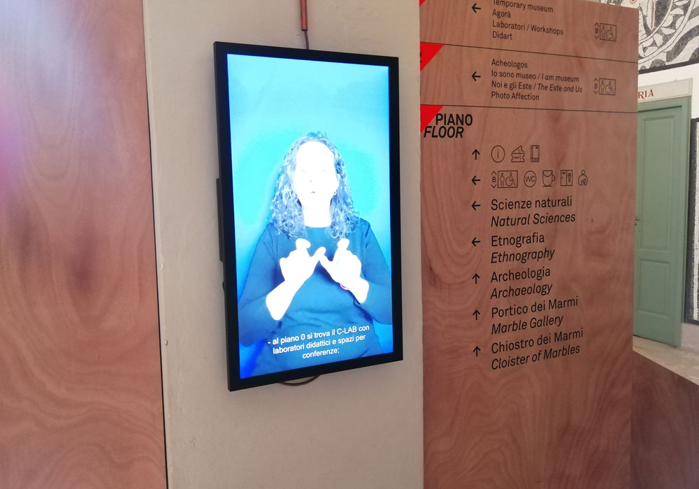 Audioguida a parete in LIS