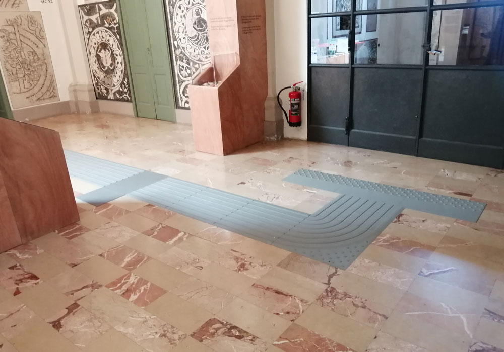 Percorso podotattile di snodo