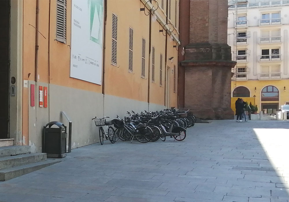 Rastrelliere per biciclette (possibile disagio lungo il percorso)