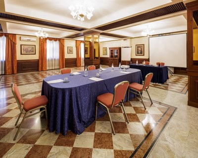 Zona San Maurizio (prima periferia). Presso Best Western Classic Hotel****- Capienza: 400 persone.