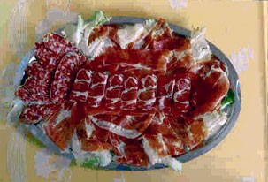 Immagine piatto con affettatti misti quali salame felino, coppa e prosciutto crudo