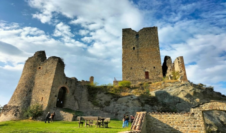Escursione guidata su parte delle tappe n. 5, 5b e 6 della Via Matildica del Volto Santo, tra pievi ed edifici storici legati all'epoca di Matilde di Canossa.
