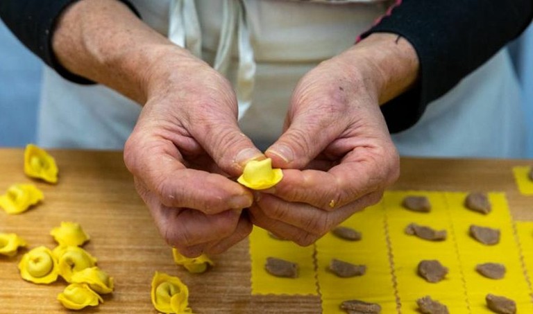 L'evento, dedicato al patrimonio enogastronomico del territorio reggiano, mette al centro specialità della tradizione emiliana come cappelletti, tortelli, erbazzone, salumi, Aceto Balsamico Tradizionale di Reggio Emilia. In Piazza Prampolini, Piazza Martiri del 7 luglio e Piazza della Vittoria.