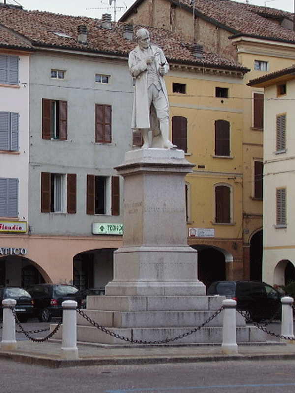 Fra le vie del centro storico a Scandiano