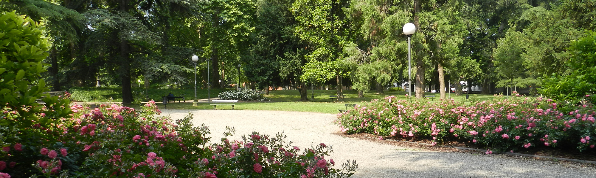 È il principale polmone verde nel centro storico di Reggio Emilia. Realizzato nel 1864 sulle ceneri dell'antica Cittadella gonzaghesca, ospita cedri del Libano secolari, monumenti storici, fontane e specie arboree di notevole interesse.