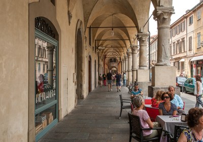 Un viaggio tra eleganza, storia e architettura nel cuore di Reggio Emilia