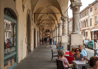 Un viaggio tra eleganza, storia e architettura nel cuore di Reggio Emilia
